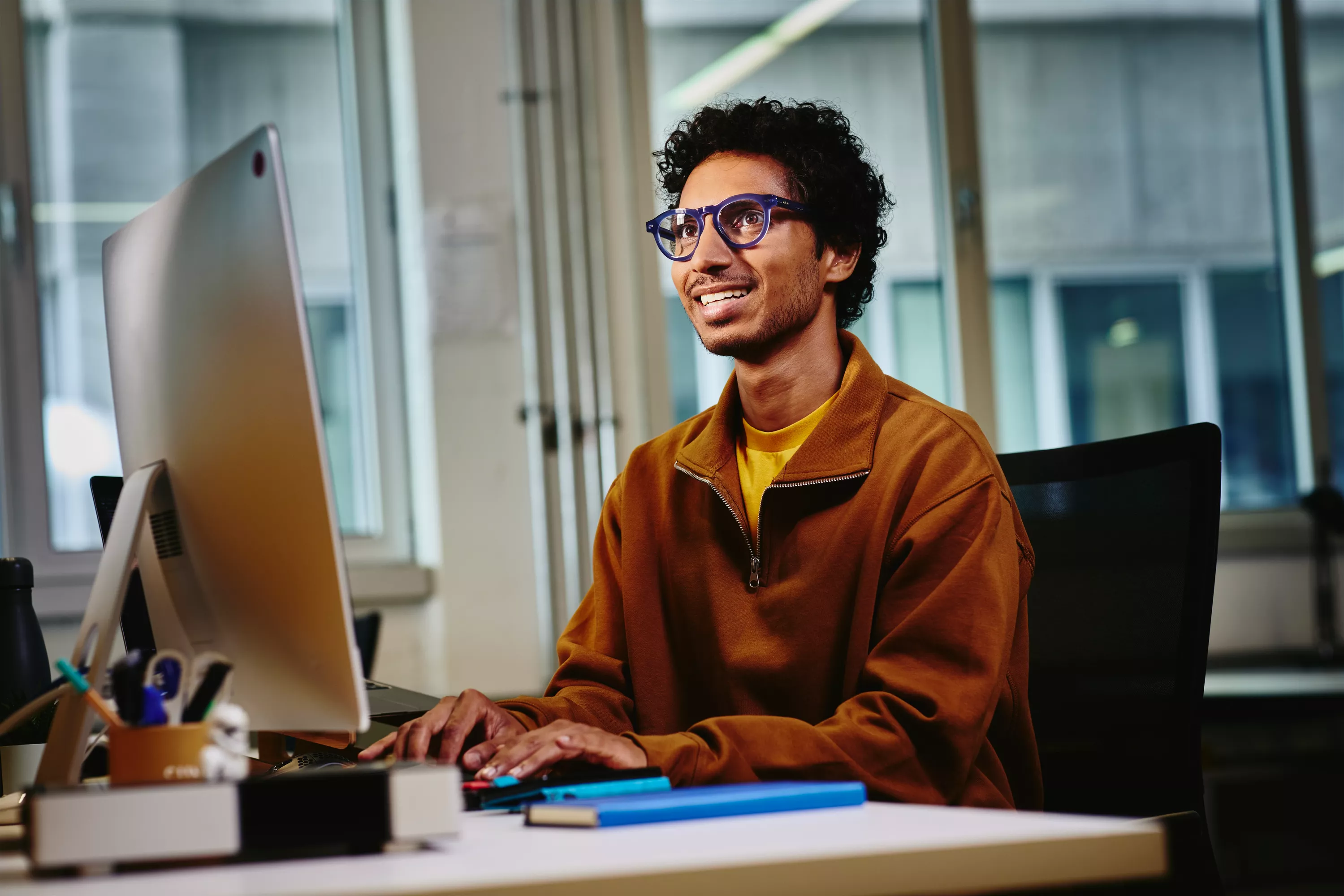 ragazzo che cerca servizi di it outsourcing